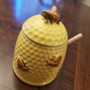 New!Beehive Shaped Honey Jar with Lid&Wood Dipper 6"H